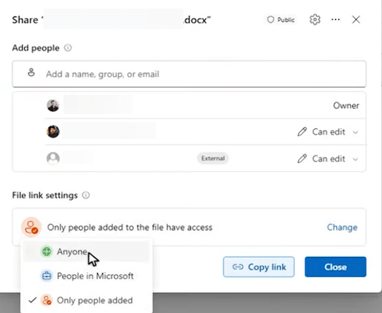 Schermafbeelding van het deelvenster "Share" voor een Word-document, met een lijst van toegevoegde personen (eigenaar en twee gebruikers met bewerkrechten), en daaronder de "File link settings" met een uitklapmenu waarin wordt gekozen tussen "Anyone", "People in Microsoft" en "Only people added" (geselecteerd) als toegangsniveau voor de bestandslink.